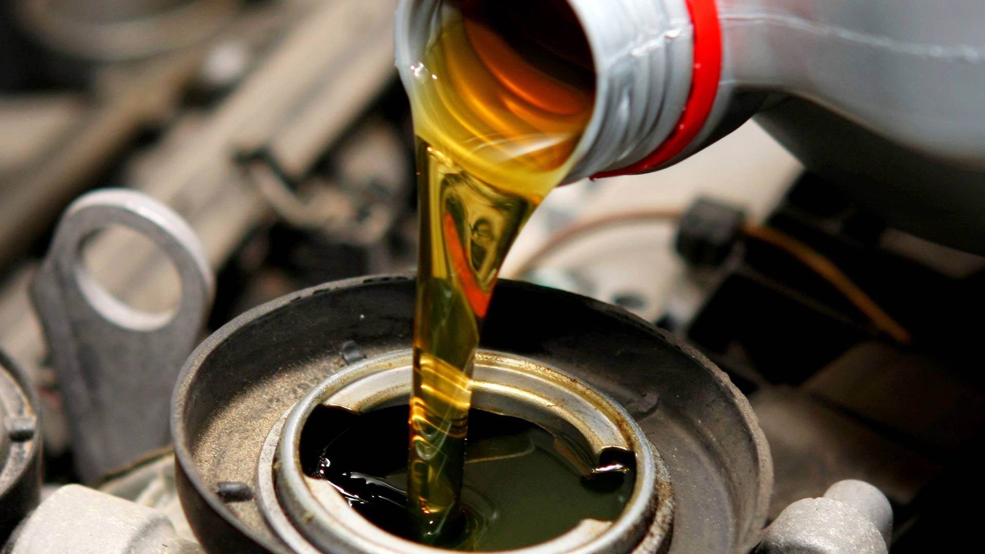🛢 How to Choose the Right Motor Oil — and Avoid Costly Repairs